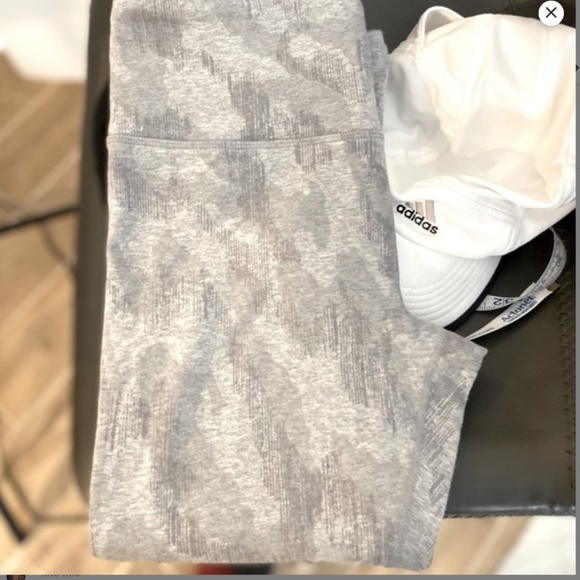 Athleta Organic Be Present Crop Leggings in Sandbar sz medium EUC - Picture 4 of 11